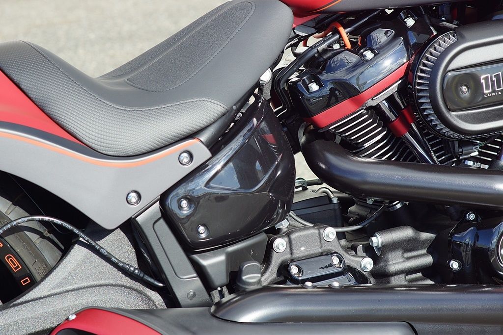 M8 SOFTAIL用サイドカバーセット | custom factory Noy's