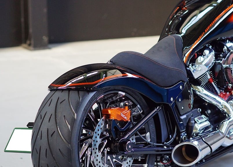 M8 ブレイクアウト/ファットボーイ専用ショートリヤフェンダー（SR-04