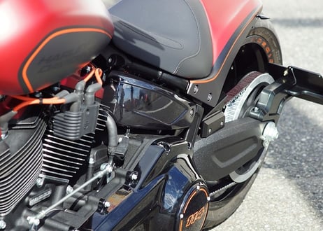 M8 SOFTAIL用サイドカバーセット（2018年～2024年）