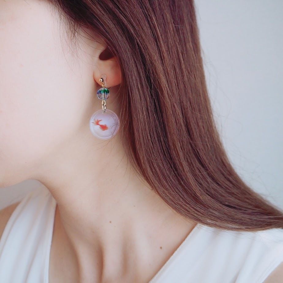金魚が泳ぐ夏ピアス | Lagomt