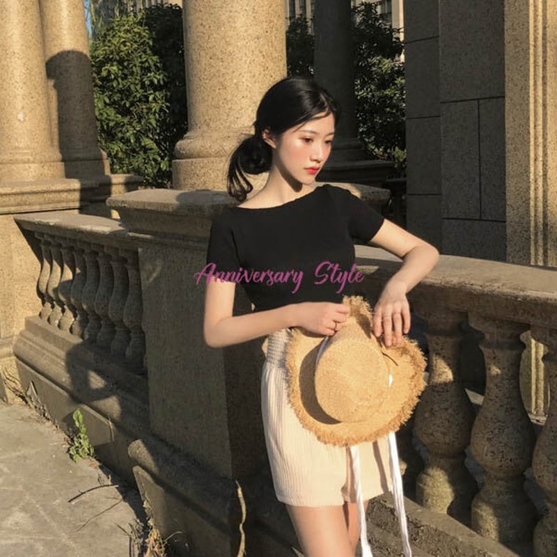 背中開き 背中見せ トップス 3色 黒 白 即納 赤 予約 バックオープン