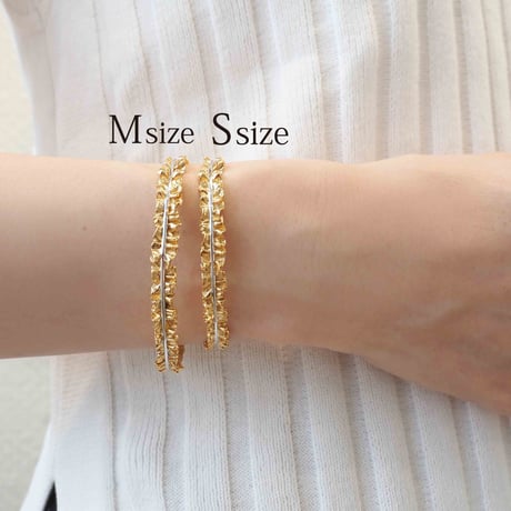 wrinkle series pinch bangle
