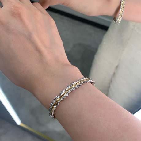 wrinkle series pinch bangle