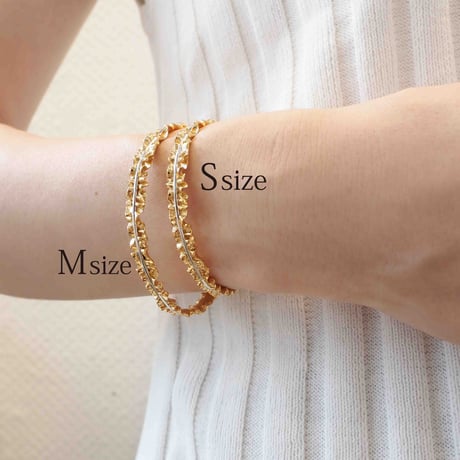 wrinkle series pinch bangle