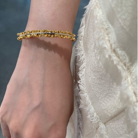 wrinkle series pinch bangle