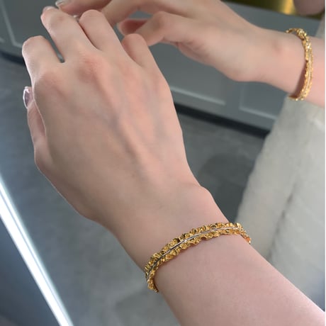 wrinkle series pinch bangle