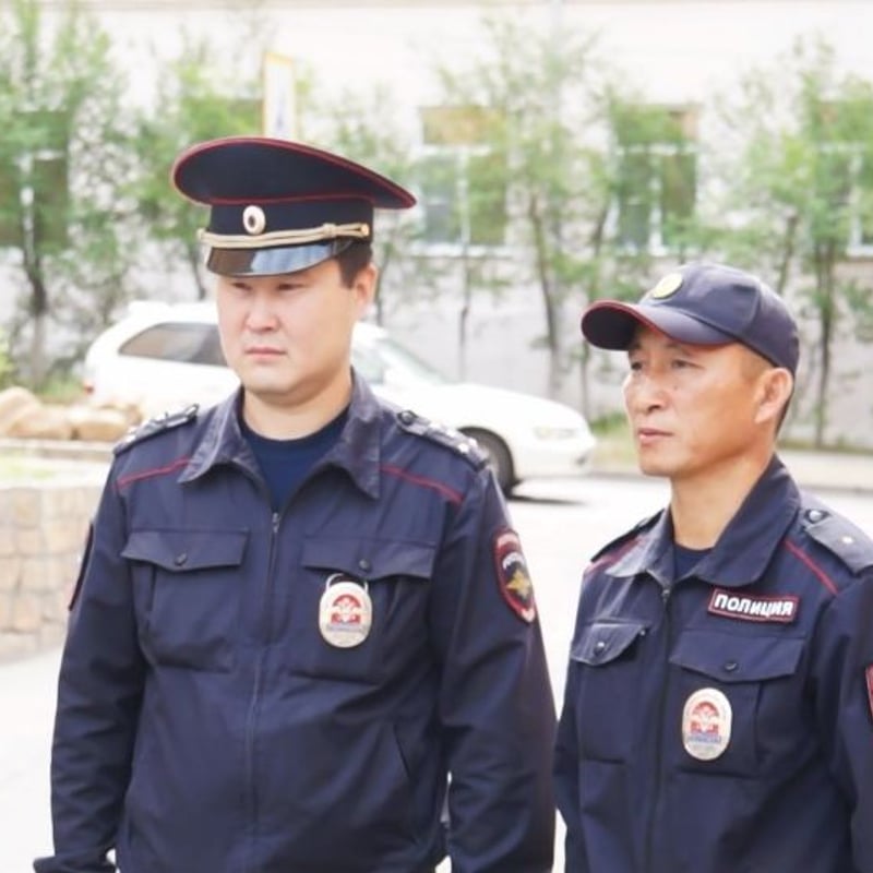 ロシア警察 内務省 官給品 夏服 制服 上下セット | ロシアの梅