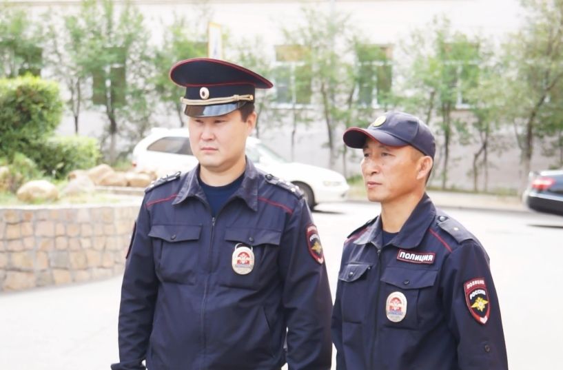 ロシア警察 内務省 官給品 夏服 制服 上下セット | ロシアの梅