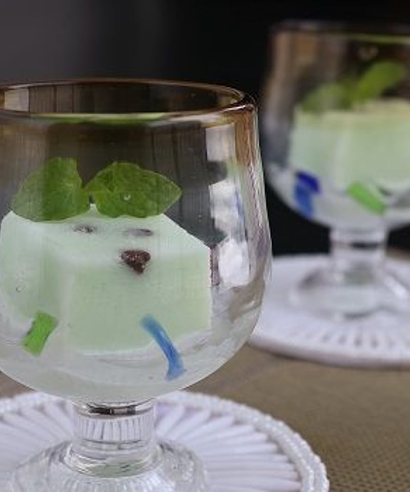 冷凍】100％手作りのミントのシ〇ーベット入りの容器 | Tomoya Hotel