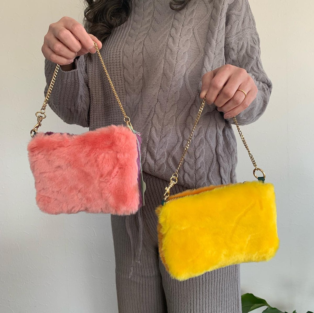 トッズ　ファークラッチバッグ　フォックスファー トッズ ファークラッチバッグ フォックスファー - メルカリ