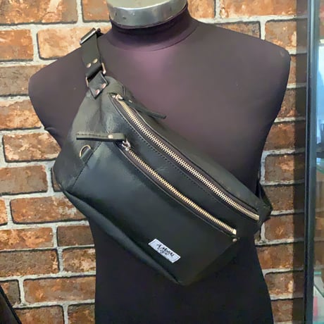 限定leather ボディーバックオリジナル
