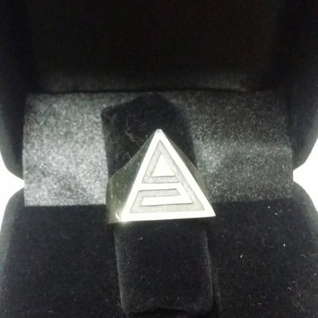 ”anarc”LOGO RIＮG
