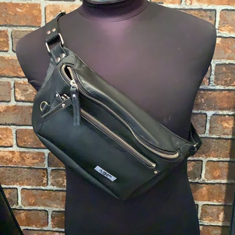 限定leather ボディーバックオリジナル