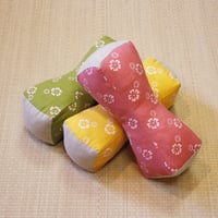 つつみ枕（桜小紋）