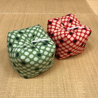 サイコロ枕・大（ビー玉）