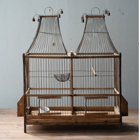 二つの小部屋二つの塔の鳥籠