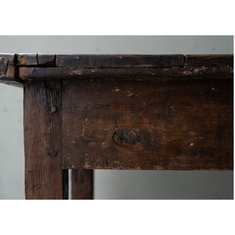 1700年代フランス・農家の作業テーブル