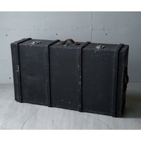 木と革と鉄のアンティークトランク