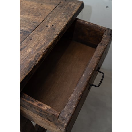 1700年代フランス・農家の作業テーブル