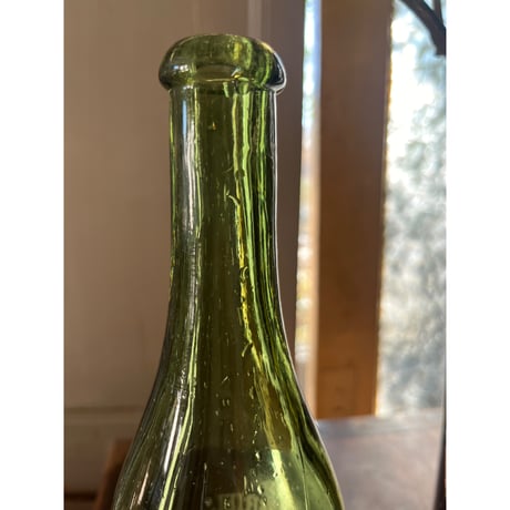 Ambérieu-en-Bugey のアンティークボトル