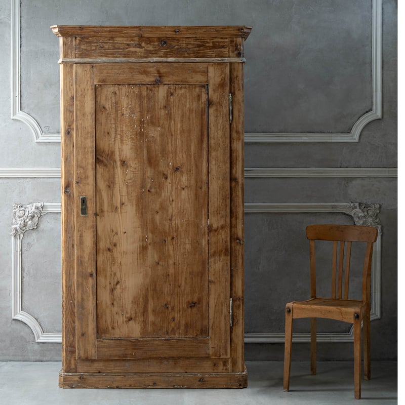 細身のアンティークキャビネット | BOLT antique &brocante＋design