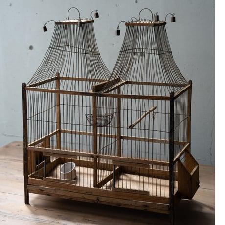 二つの小部屋二つの塔の鳥籠