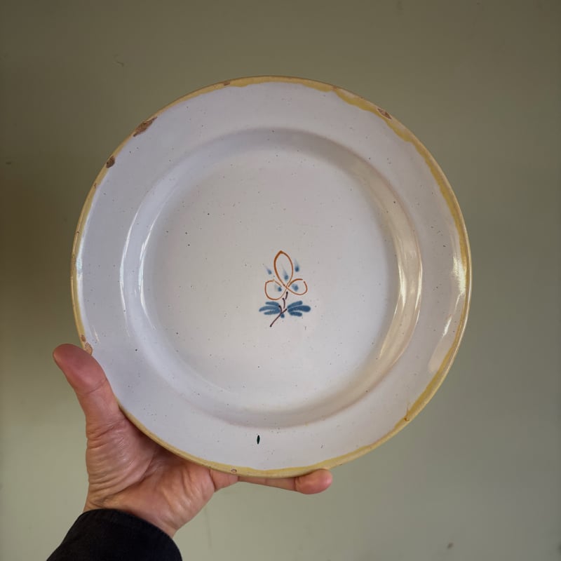 ムスティエ ヴァラージュ 小さなお花柄のお皿 φ22cm A ムスティエ ヴァラージュ 小さなお花柄のお皿 φ22cm A | chez
