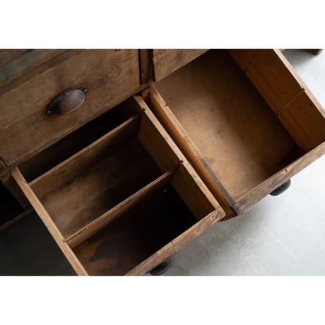 フランス ピレネー地方・山のアトリエ家具