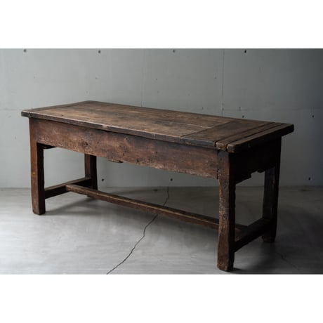 1700年代フランス・農家の作業テーブル