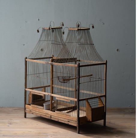 二つの小部屋二つの塔の鳥籠