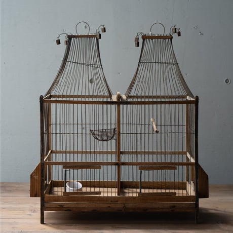 二つの小部屋二つの塔の鳥籠
