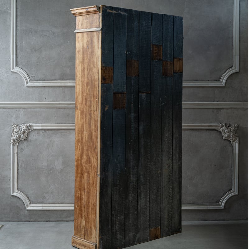 細身のアンティークキャビネット | BOLT antique &brocante＋design