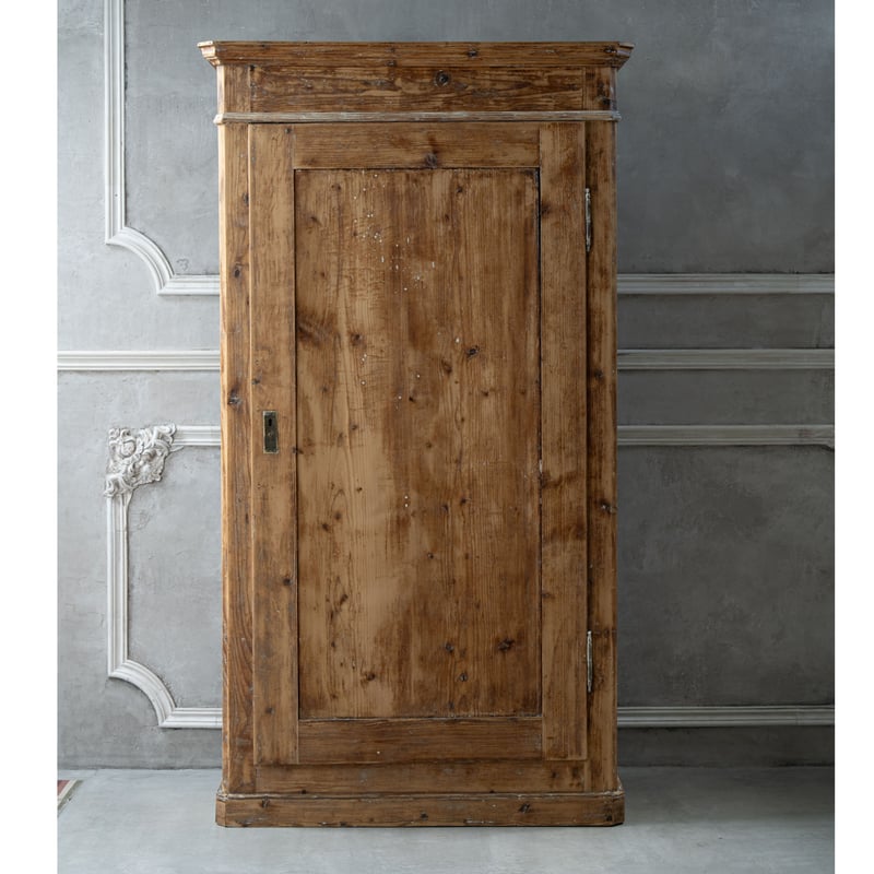 細身のアンティークキャビネット | BOLT antique &brocante＋design