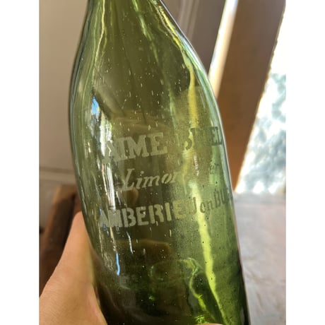 Ambérieu-en-Bugey のアンティークボトル