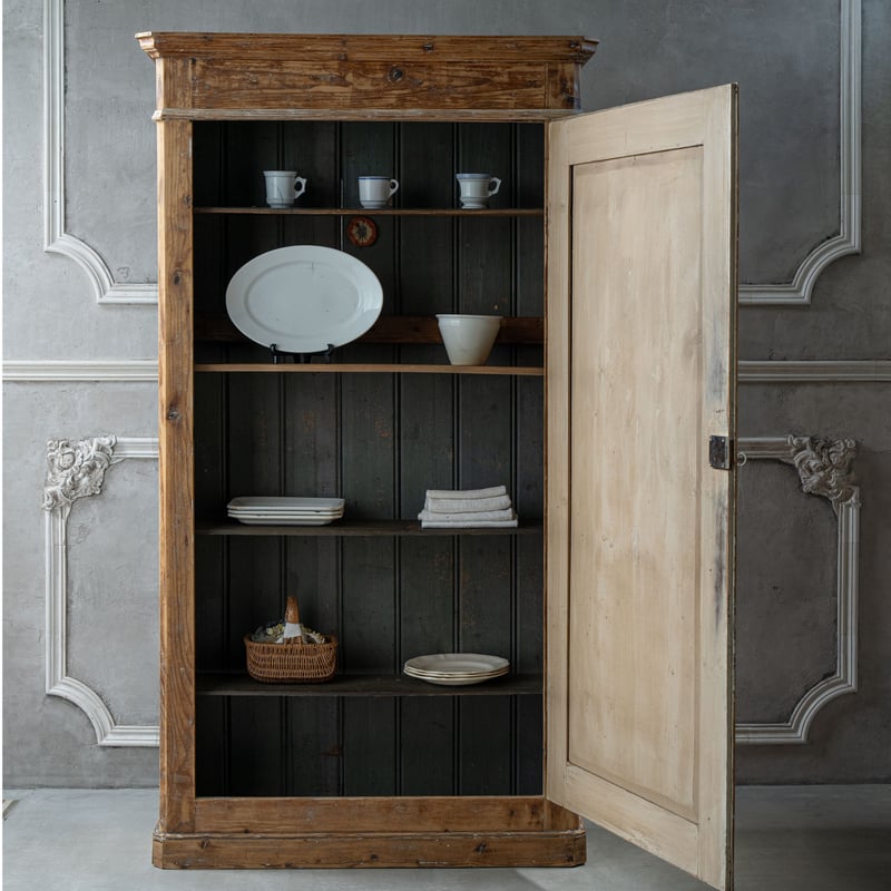 細身のアンティークキャビネット | BOLT antique &brocante＋design