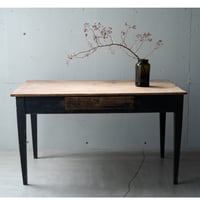19世紀フランス素朴な農家のテーブル