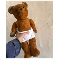 白いパンツ姿のアンティークベア