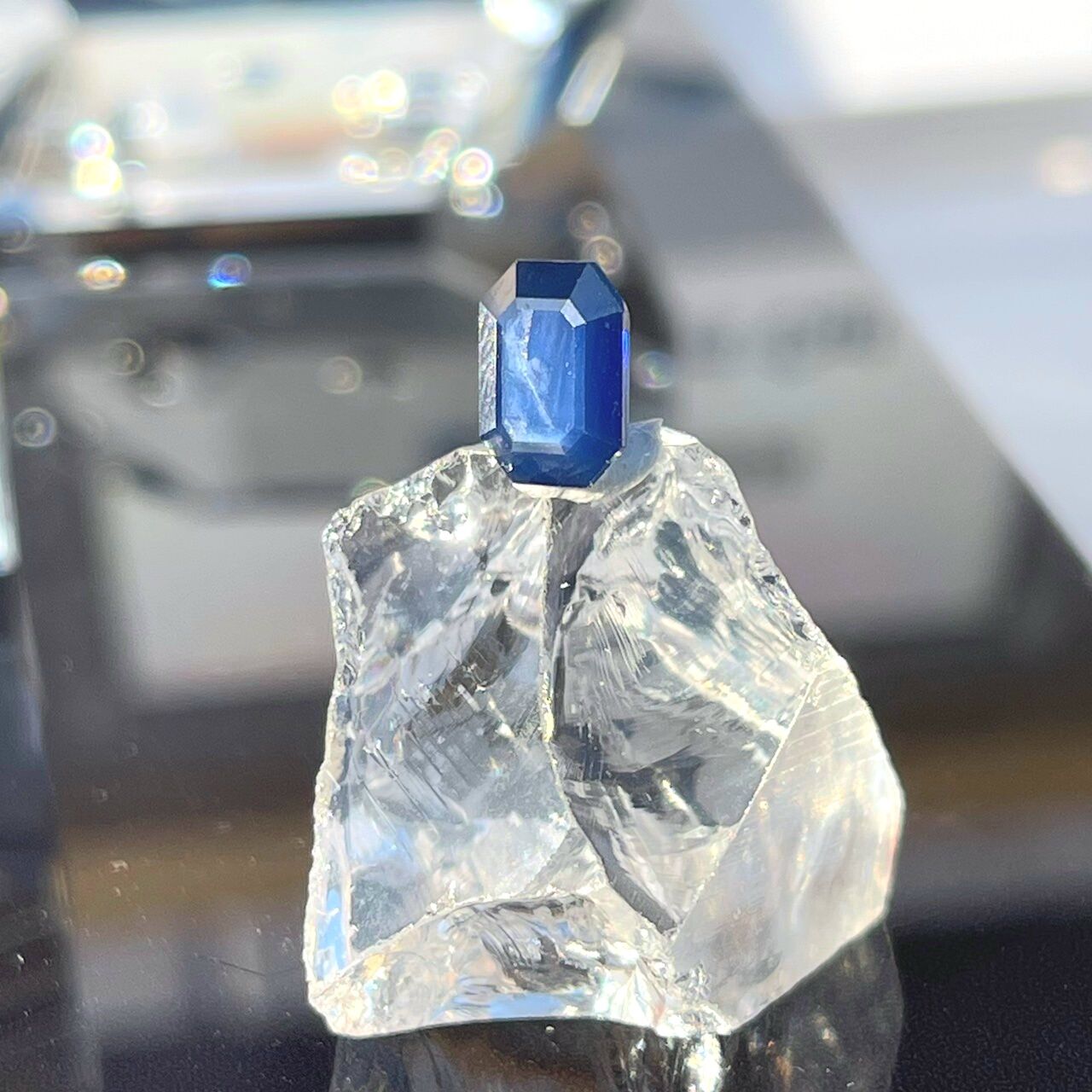 Rock Crystal Stand (水晶の鉱物スタンド) RAINBOW (虹入り)