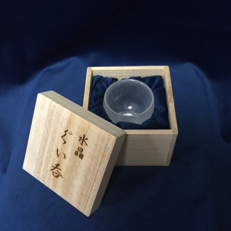 天然本水晶お猪口　盃　水晶盃　40mm 水晶ぐい呑み 天然本水晶お猪口 盃 水晶盃 40mm 水晶ぐい呑みの通販 by Takara