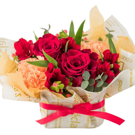 誕生日ギフト 赤い薔薇とオレンジカーネーションの生花アレンジメント＆ベルギーのクラフトビール「シメイ・レッド」750ml ベルギーのチョコレートお酒 ビールとお花 ギフト メッセージカード付き