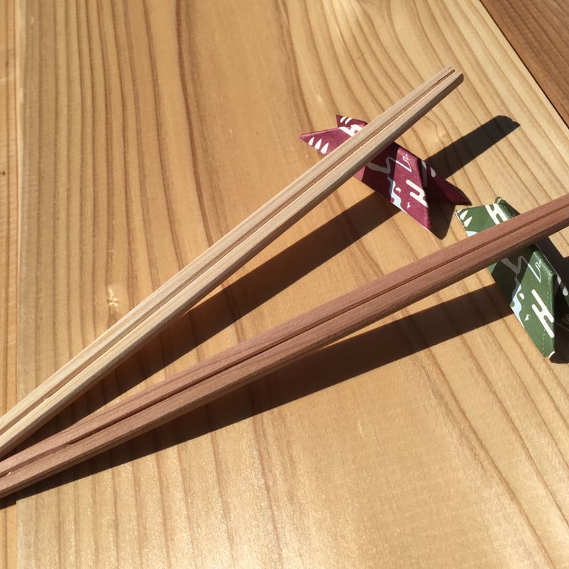 割り箸(吉野杉卵中バラ箸)赤染26㎝帯巻き 割り箸(吉野杉卵中バラ箸)赤染26㎝40膳帯巻き