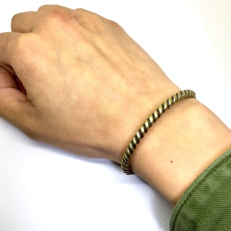 HB-11-B "SCREW" Bangle