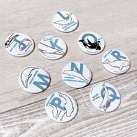 缶バッジ：レインボー | クジラの雑貨屋さん