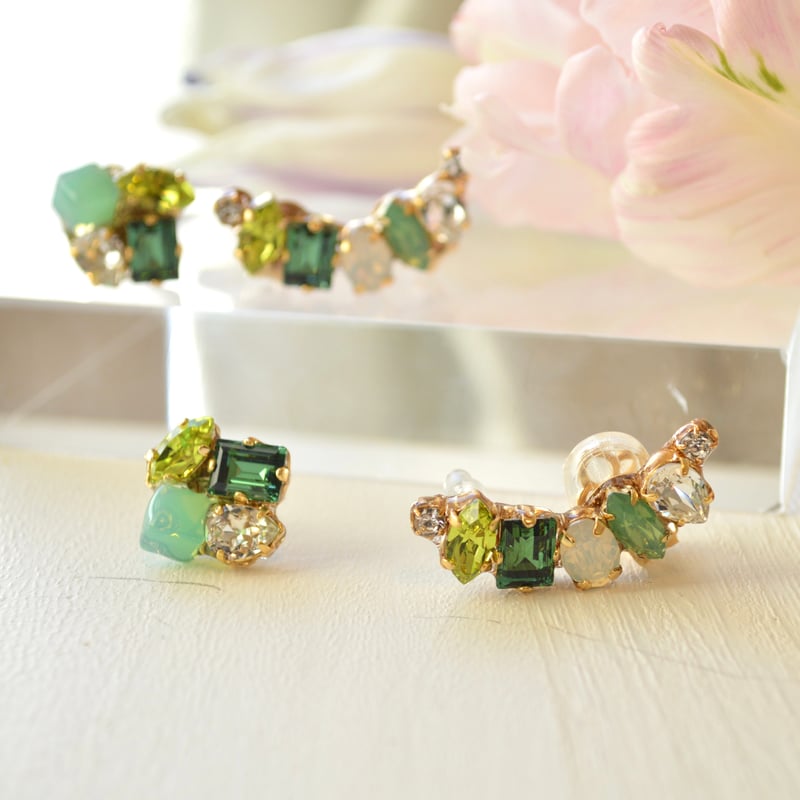 グリーン系　ビジュー　ピアス　ハンドメイド　イヤリング変更可 グリーンビジューピアス／イヤリング CH2798 | cherche