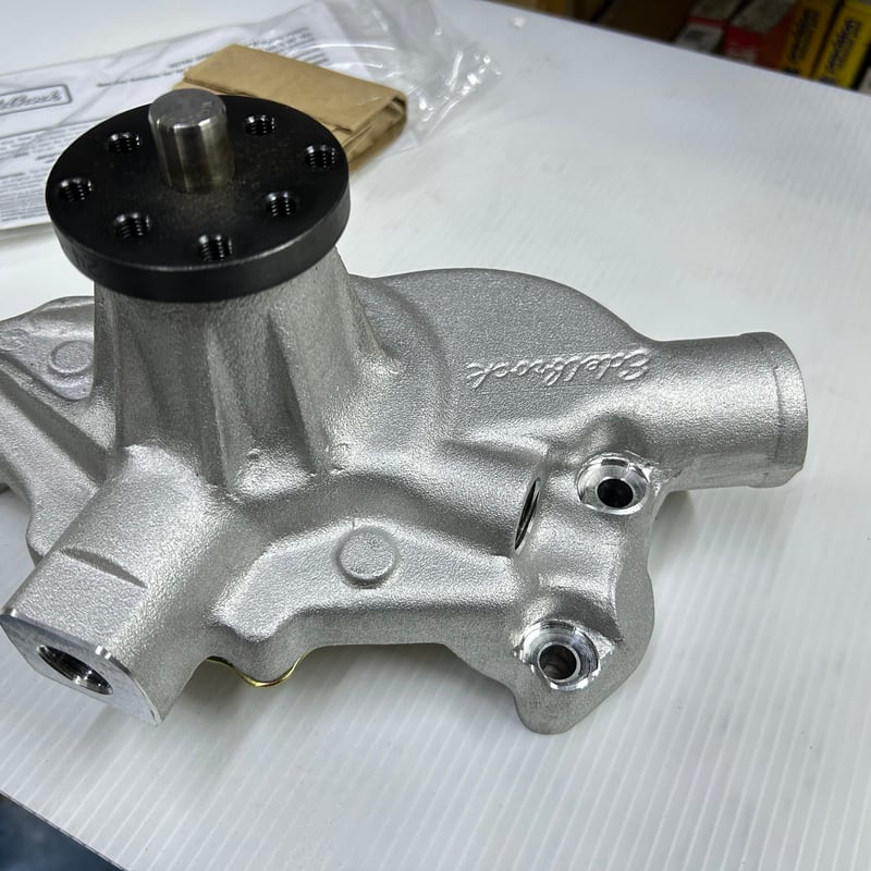 新品 SBC ロングウォーターポンプ クローム ハイボリューム スモールブロック Edelbrock ウォーターポンプ SBChevy ショート | PRIME WORKS O