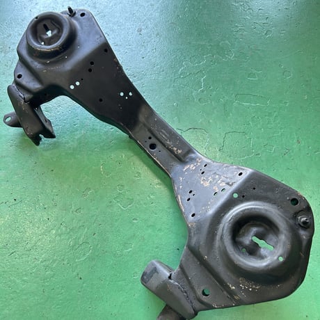 3rd カマロ、トランザム　フロントKメンバー　中古