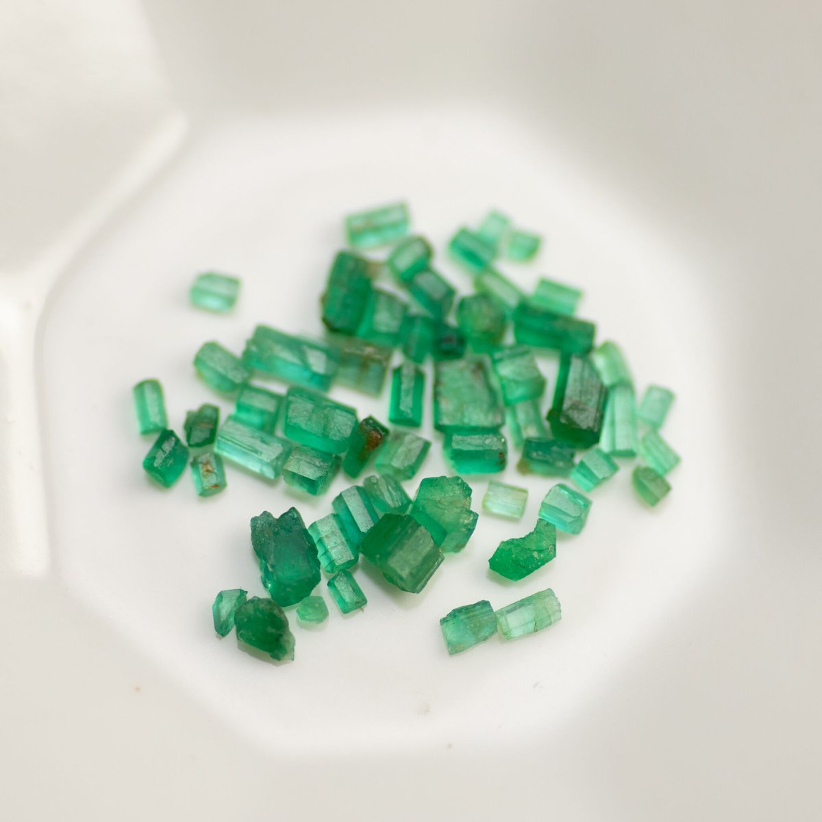 エメラルド 原石詰め合わせ 297012 | mineralhonpo