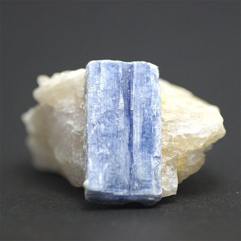 カイヤナイト 結晶原石 001 | mineralhonpo