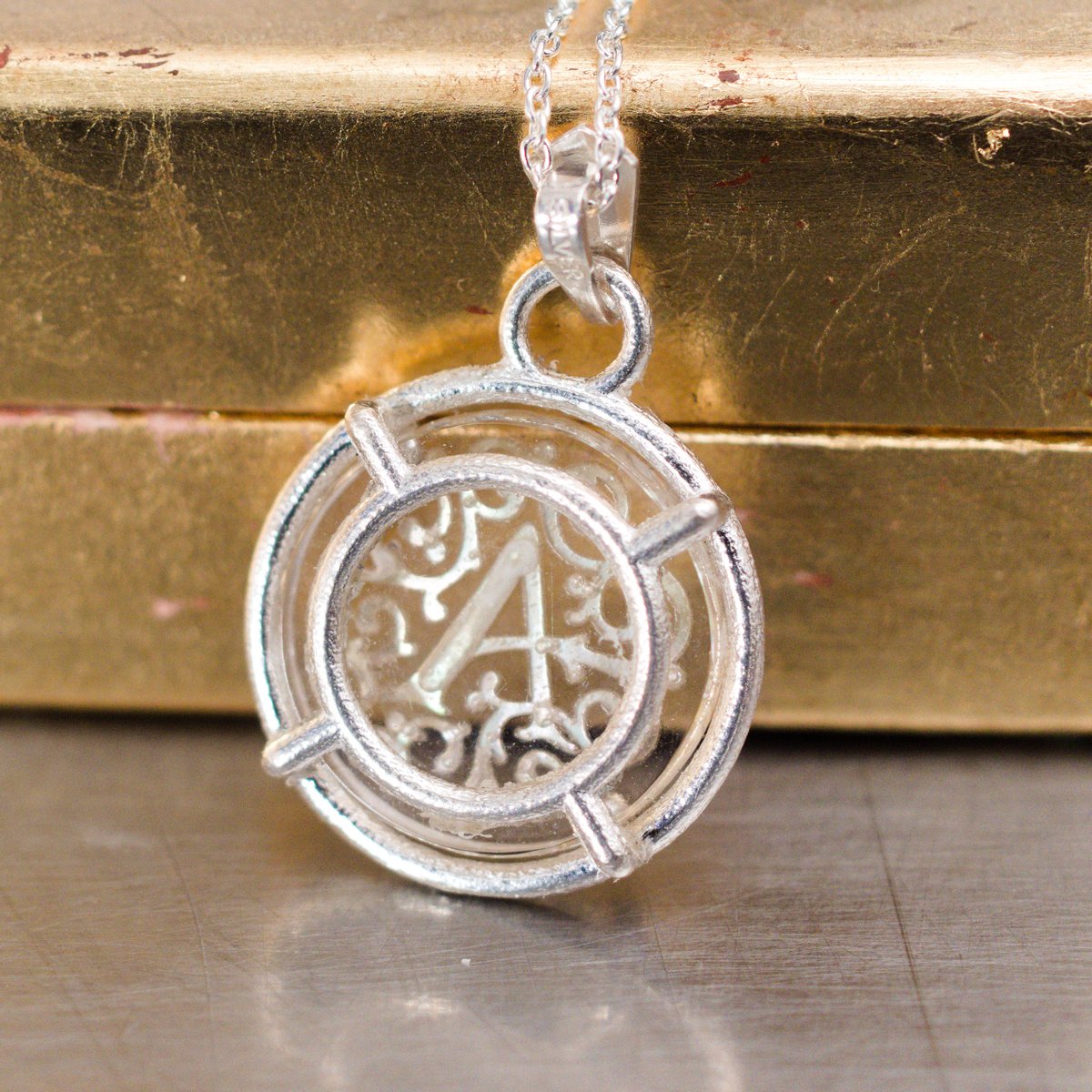 オーダー商品】ペンダント丸フレーム オブシディアン×白蝶貝