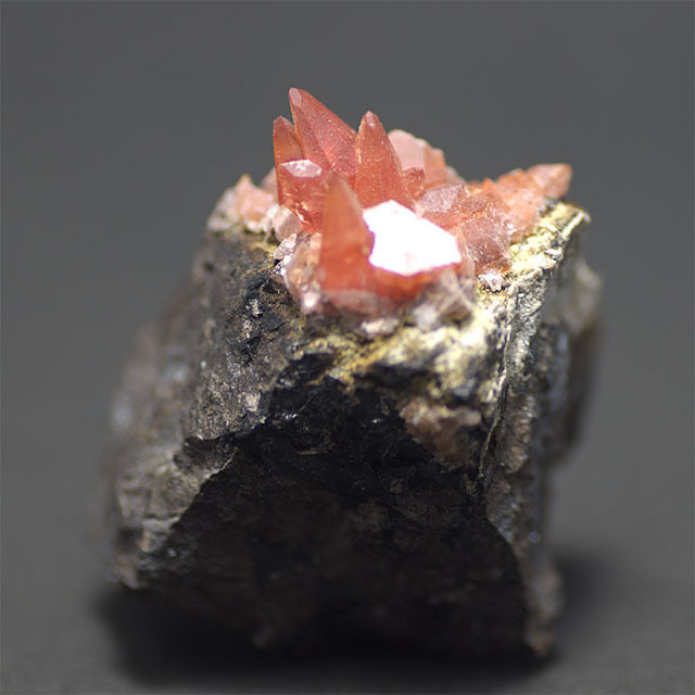 ロードクロサイト/クォーツ　ルーマニア産　鉱物標本 ロードクロサイト / クォーツ【Rhodochrosite with Quartz